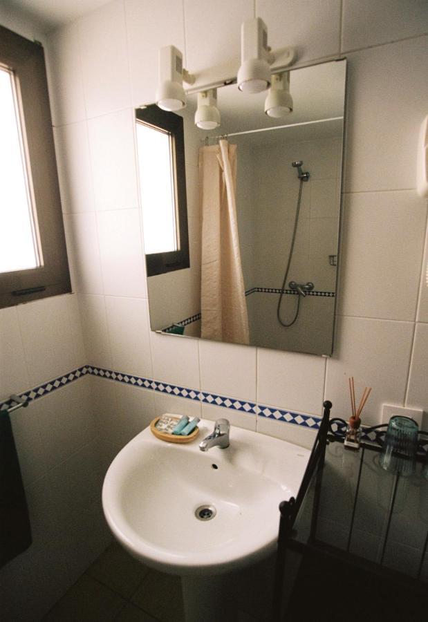 Hostal De L'Aigua Sant Llorenc de la Muga Bagian luar foto